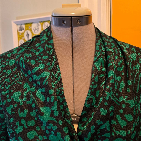 Vintage Size 10 Black Green Animal Print Silky Peplum Wrap Shirt Blouse Women's - Picture 3 of 10